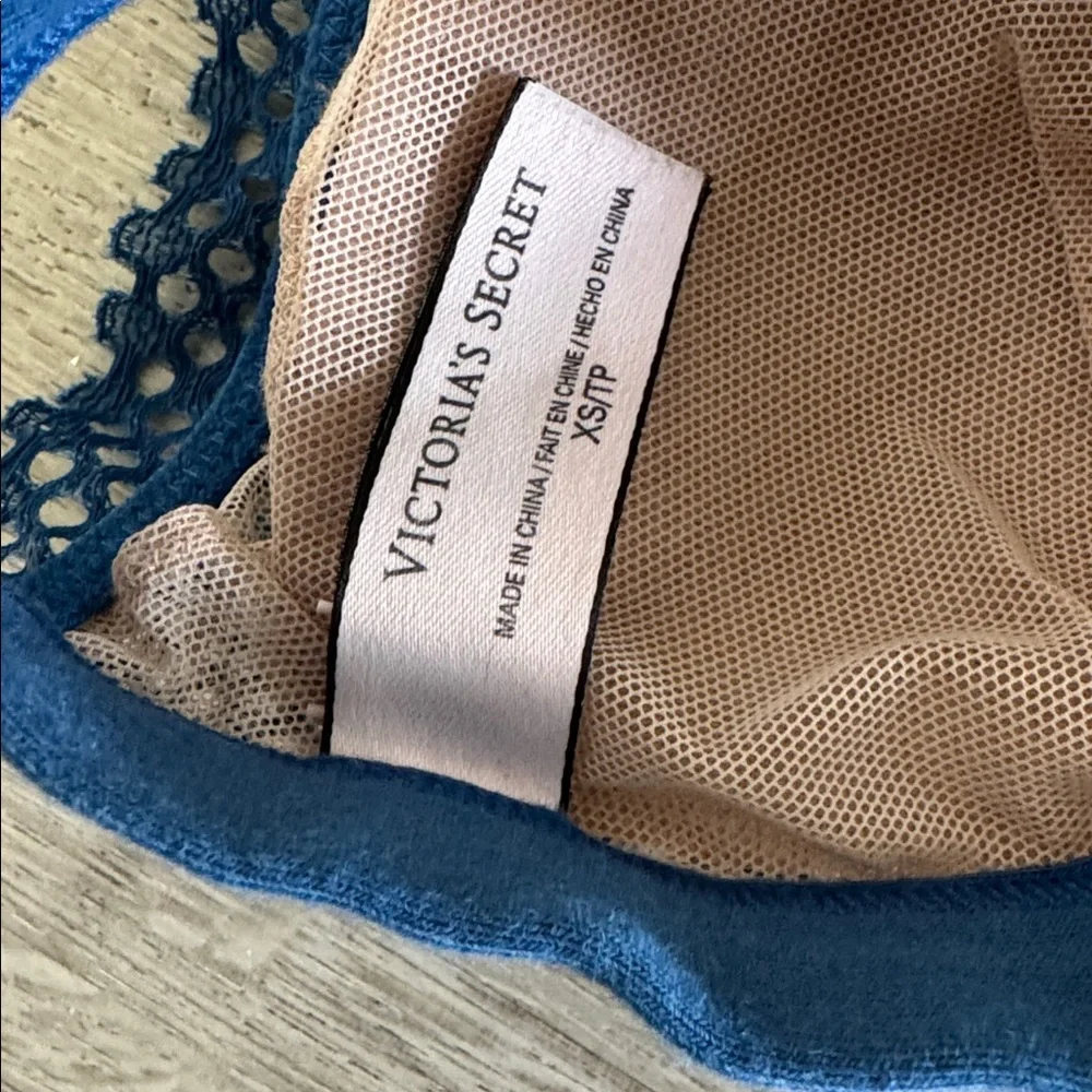 Victorias Secret Bra XS Sexy Strappy Lightly Padded Triangle Lace bralette